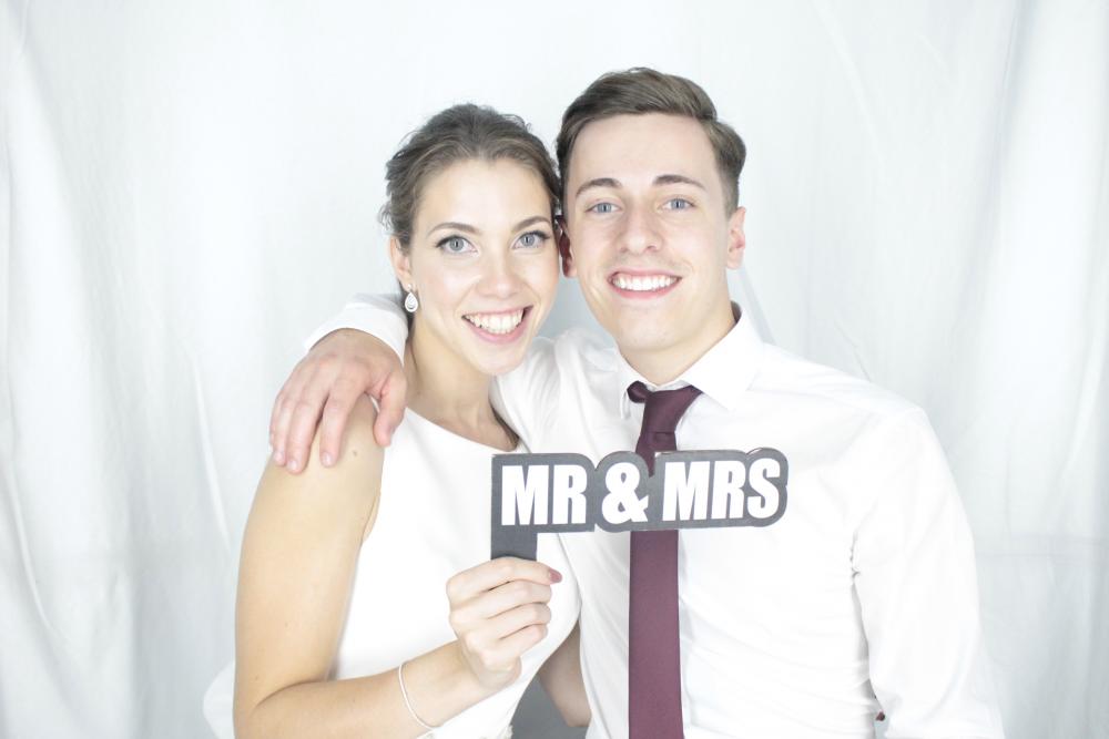 Mr & Mrs Guillen | View more photos from the event at gallery.myphotoboothexperience.co.uk/u/MyPhotoBoothExperienceLtd/Mr-Mrs-Guillen